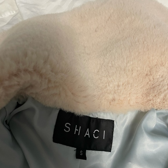SHACI women’s cropped faux fur collared jacket - Picture 3 of 3
